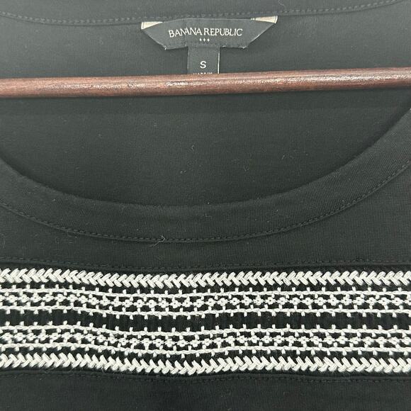 Banana Republic Embroidered T-Shirt Small Black White Peasant Bohochic Bohemian - Picture 2 of 7